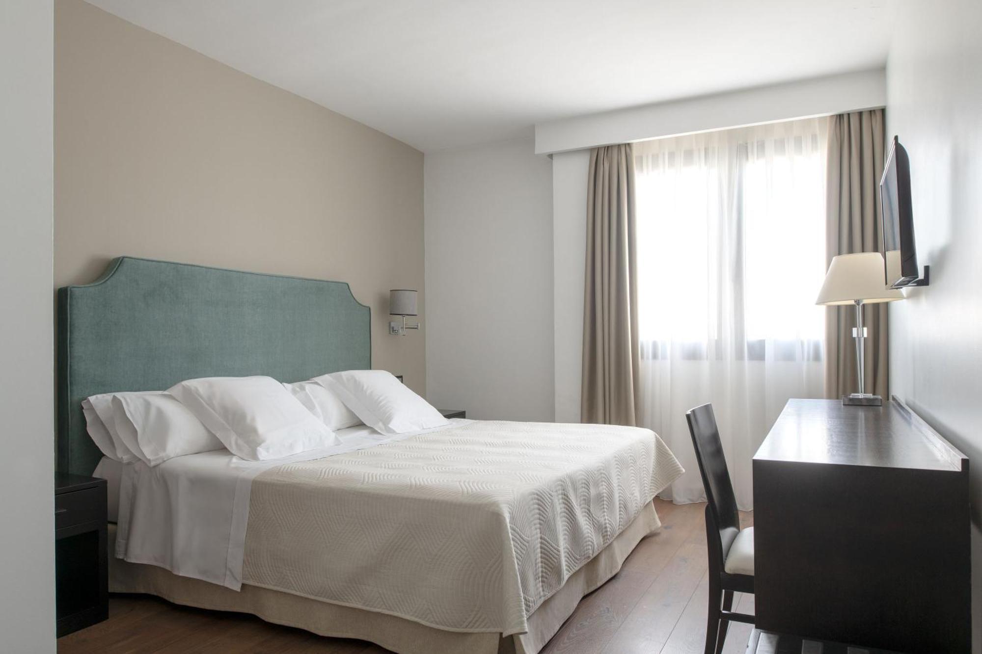 Hotel Infanta Leonor Écija Exteriör bild